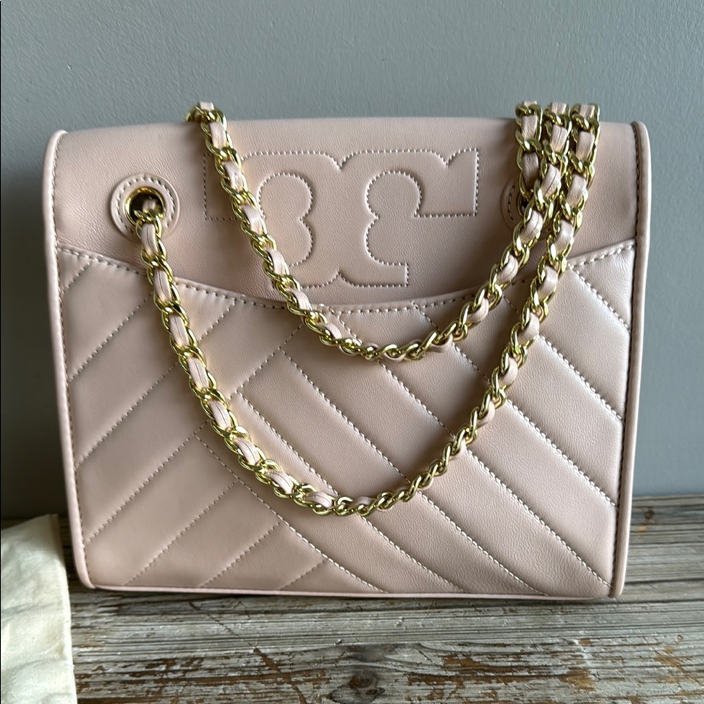 Tory Burch Alexa convertible shoulder bag

I used it twice